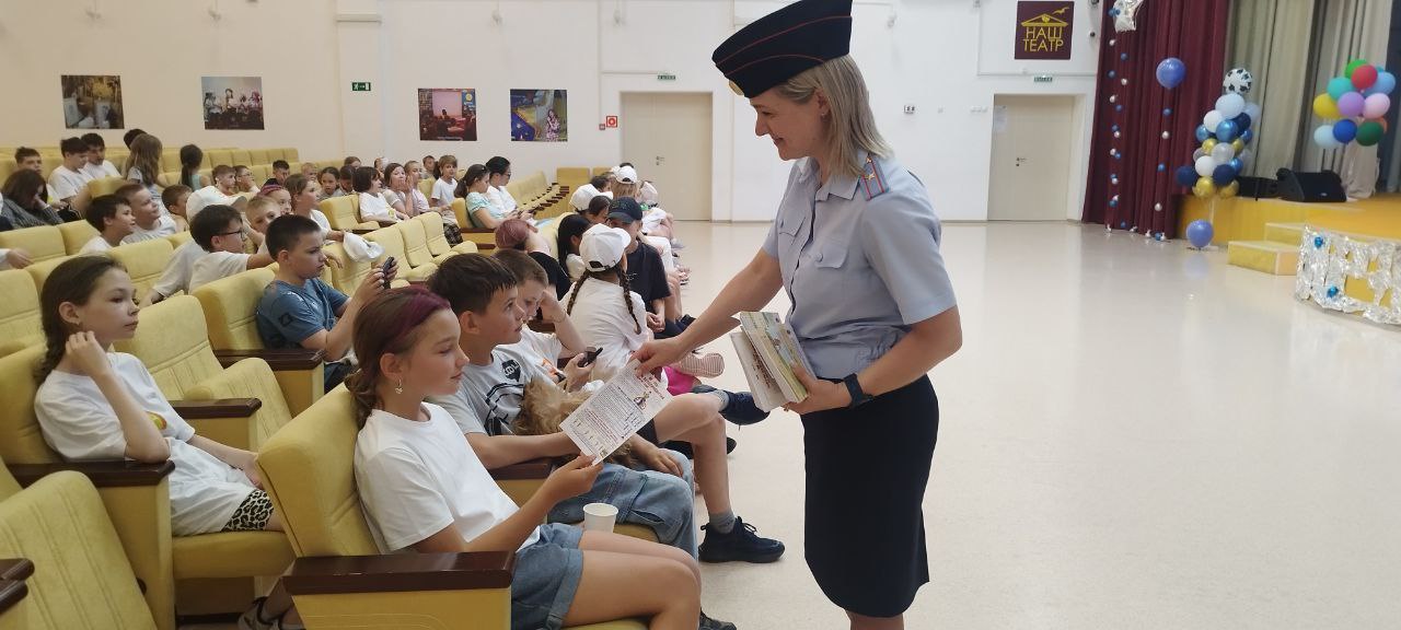 Автоинспекторы по Томскому району совместно с педагогами провели квиз по Правилам дорожного движения в пришкольном летнем лагере Губернаторского Светленского лицея села Кисловка..